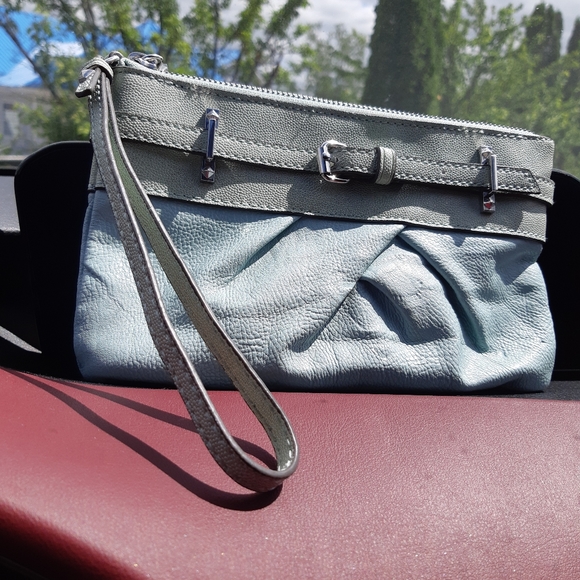 Vera Wang Wristlet Purse - Picture 1 of 9